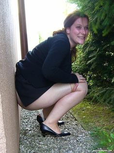 annette chalmers share girls squatting to pee photos