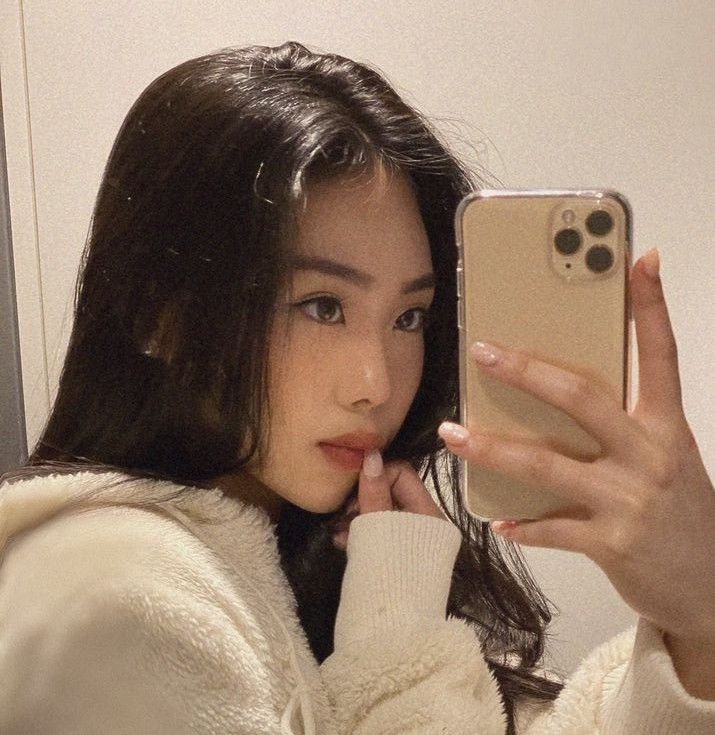 ams sanneh reccomend Asian Girl Mirror Selfie