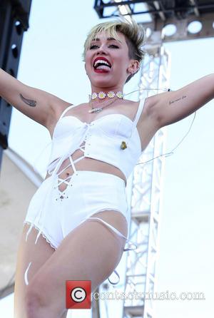 Miley Cyrus Cum Tribute score porn