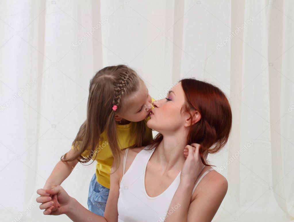 cameron mcbean reccomend Moms Kissing Daughters