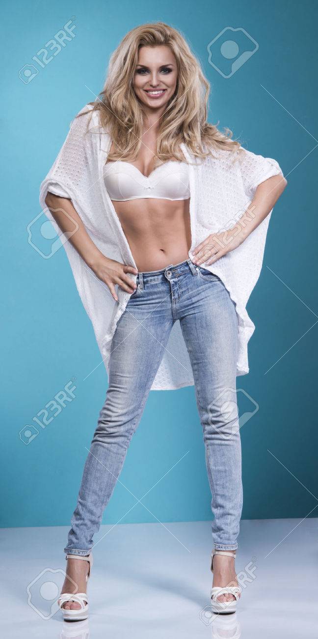 alondra quintero reccomend Sexy Blonde In Jeans