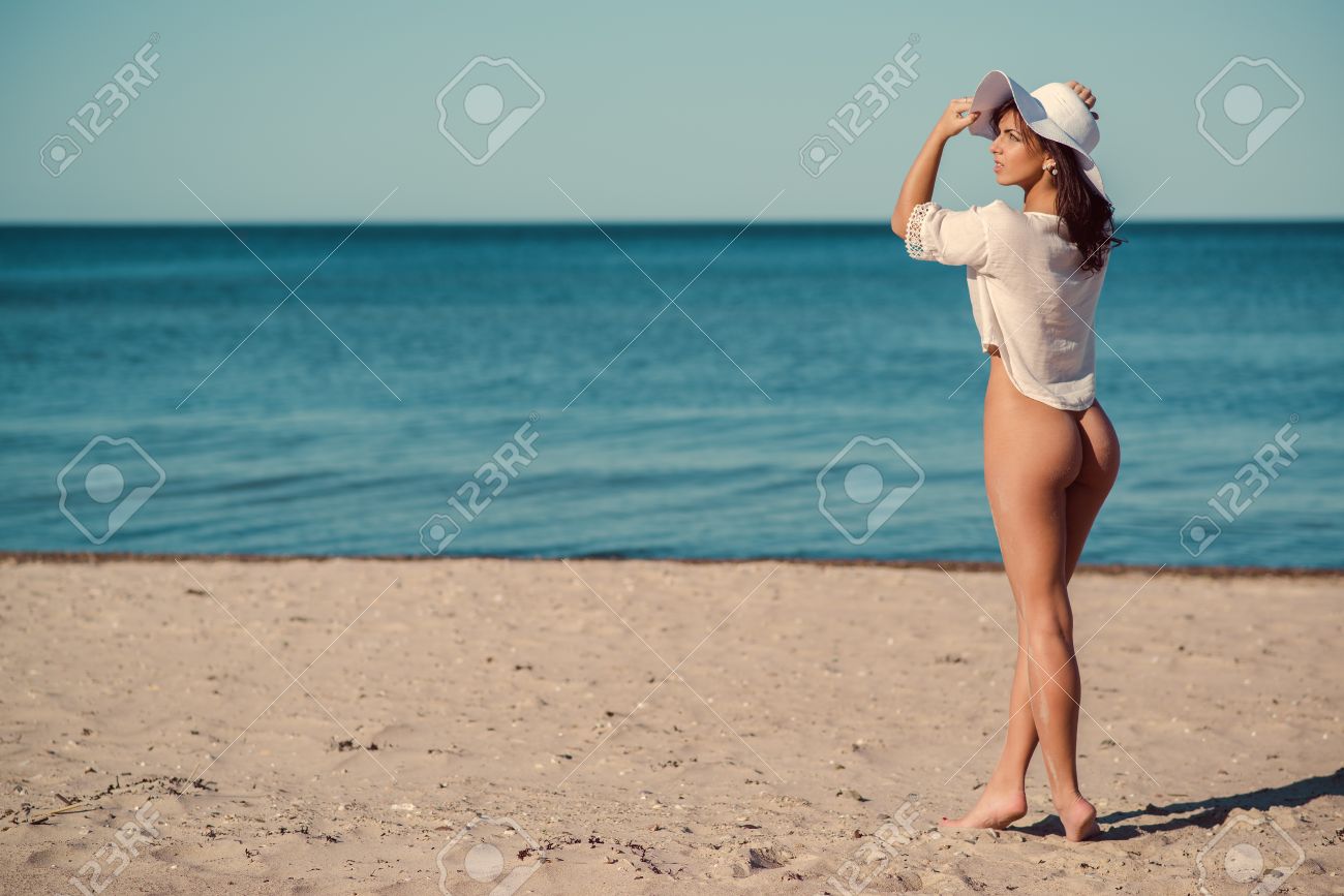 courtney chunn reccomend Hot Naked Beach Chicks
