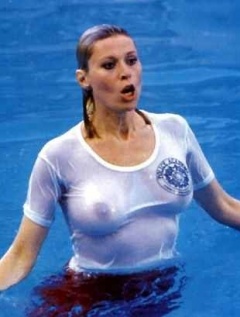 leslie easterbrook breast size