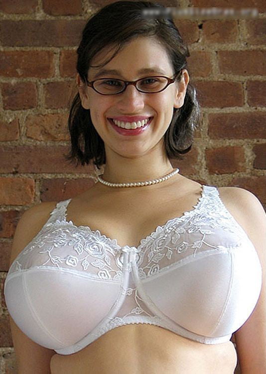 danang sulistyo add photo tits in bras