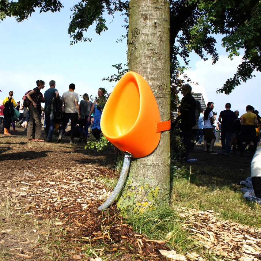 deepak sobhani reccomend Women Peeing Outdoors