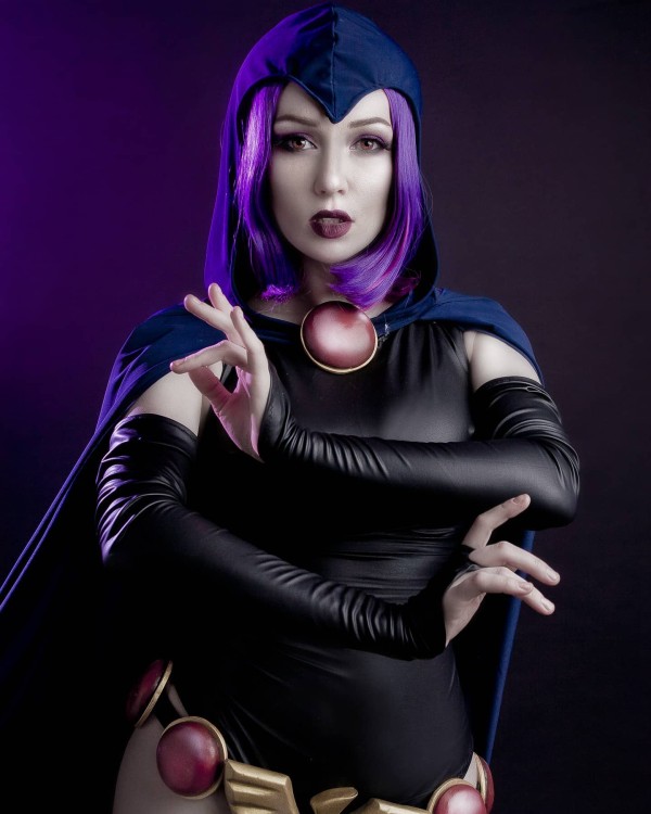 cassie reardon reccomend sexy raven cosplay pic