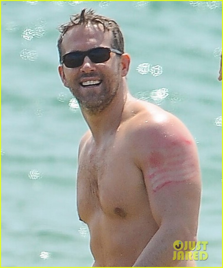 Ryan Reynolds Topless shirt pictures