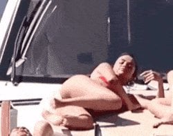 aruna karki reccomend Selena Gomez Ass Gif