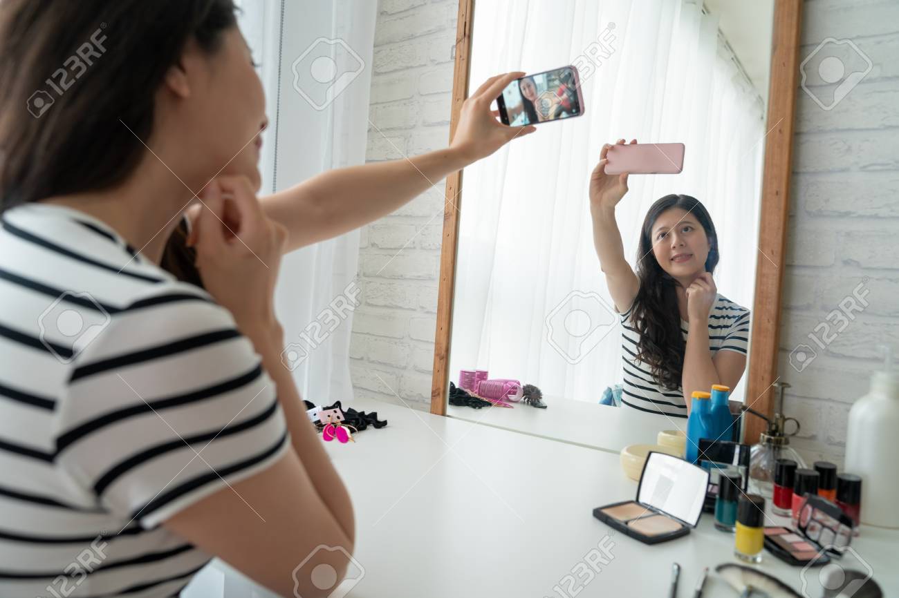 cristina fossati reccomend Asian Girl Mirror Selfie