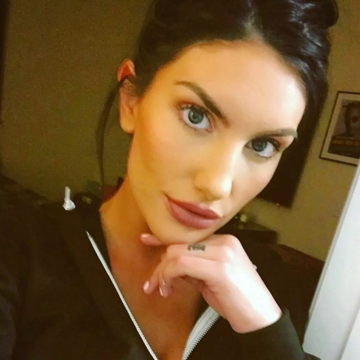 August Ames Died Wiki massage pic