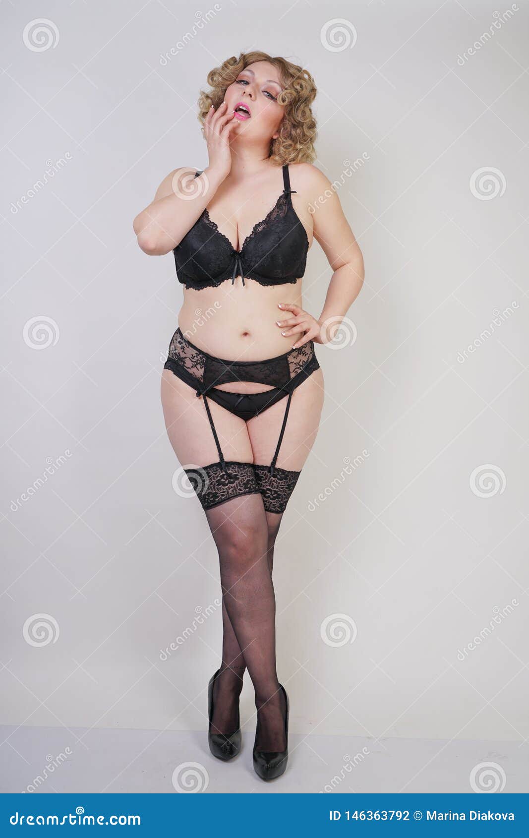 corina nechifor add chubby women in stockings photo