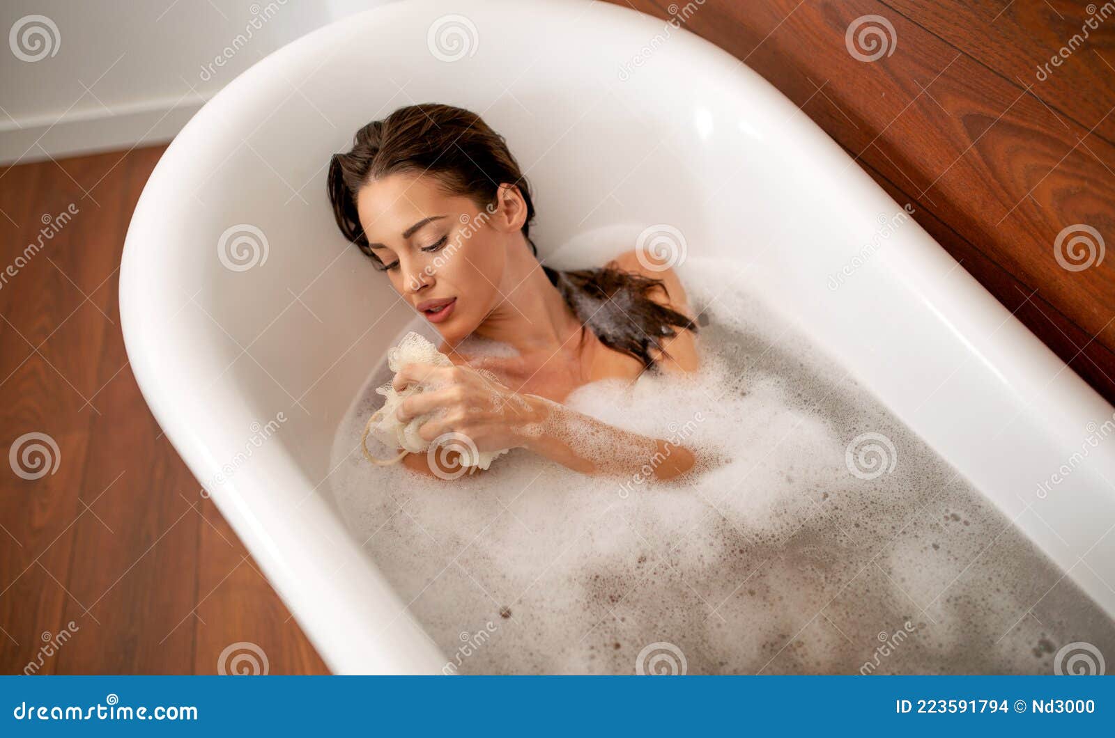 ben beddoes reccomend Hot Women In Bathtub