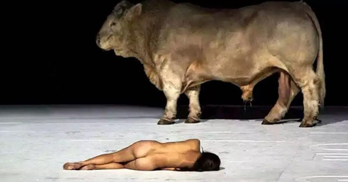 amanda resch reccomend Nude Woman On Bull