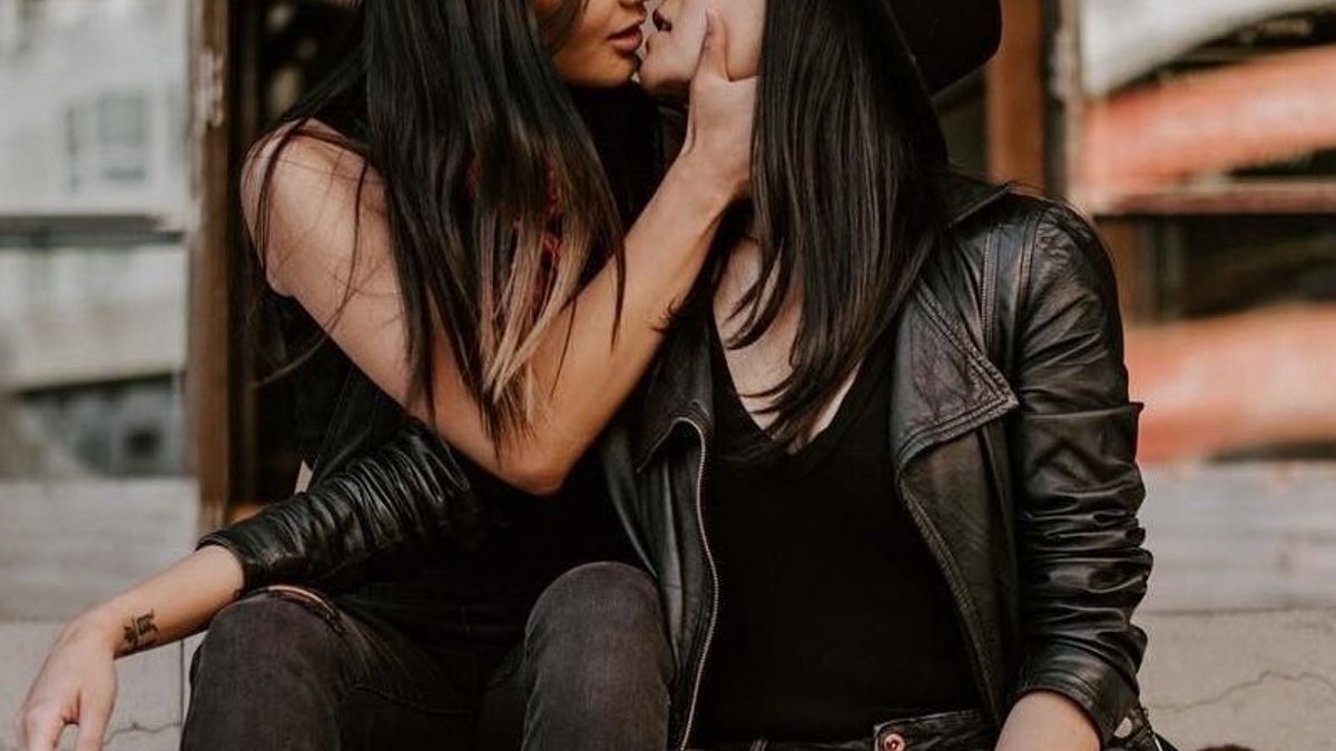 arnel octa share how do lesbians flirt photos
