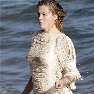 Ireland Baldwin Nude Pictures in bikins