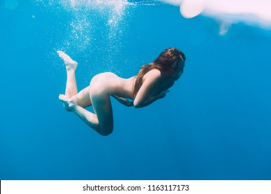 davie howard add photo naked women swimming