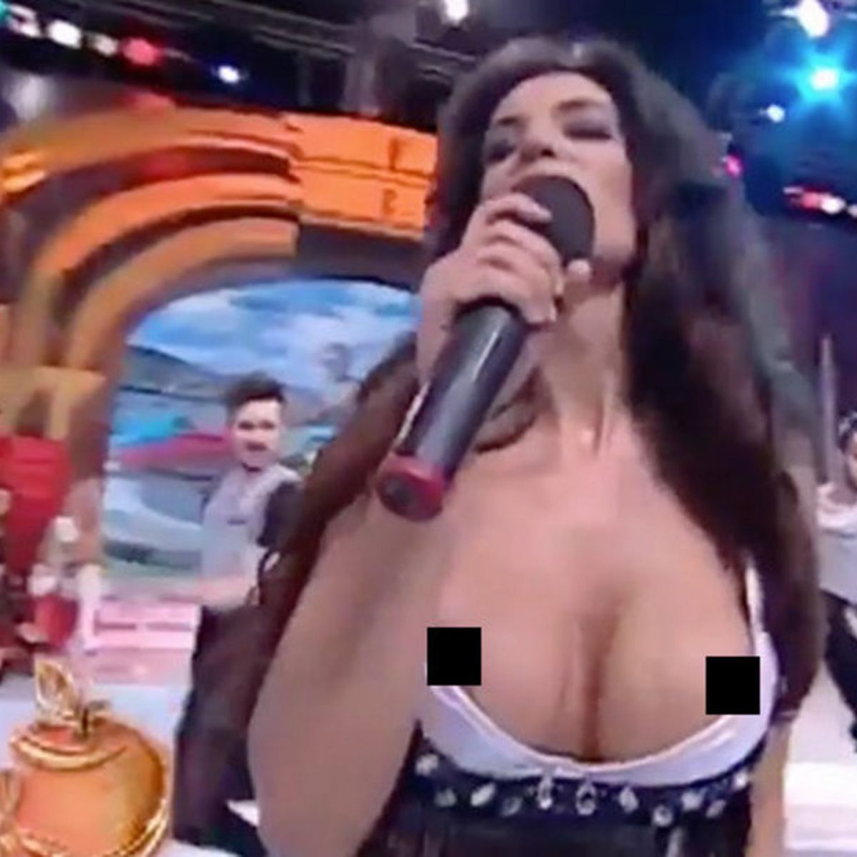 candy apple reccomend nipples on live tv pic