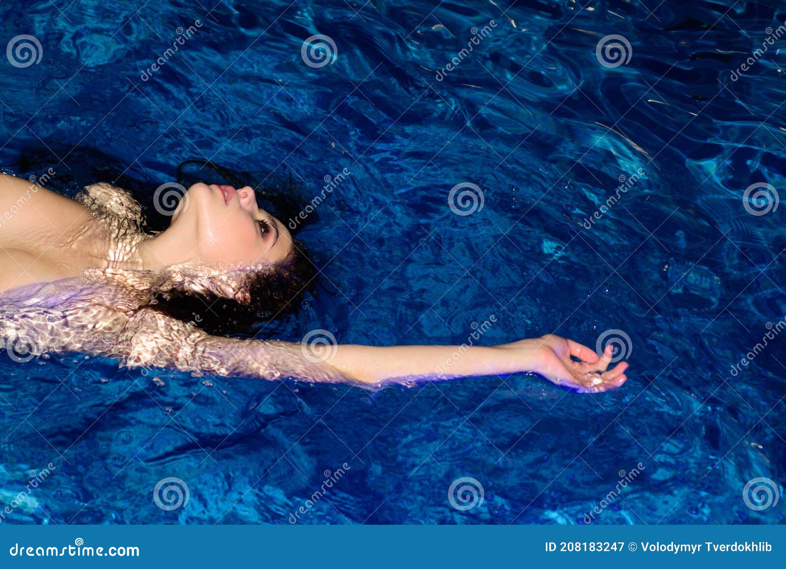 batrisyia balqis reccomend swimming in pool naked pic