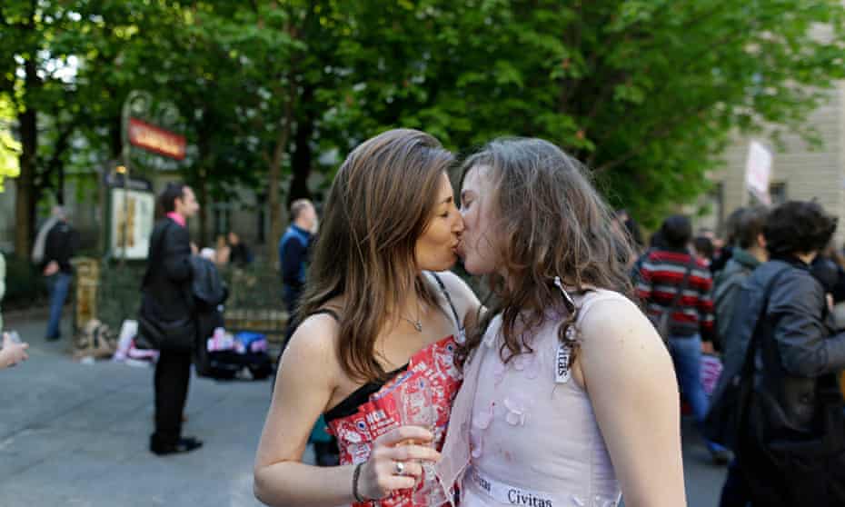 teen lesbians french kiss