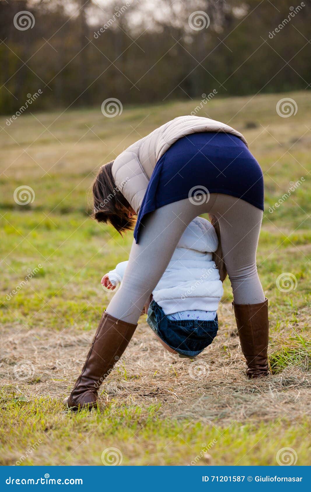 amelia zoe add women peeing outdoors photo